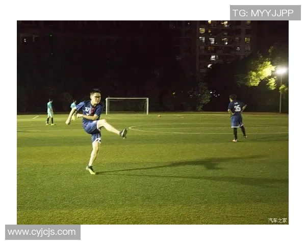 足球明星更衣室狂欢夜揭秘球场之外的舞动魅力与友谊之情