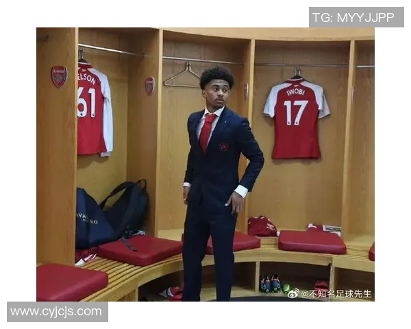 足球明星西装暴徒形象解析与时尚潮流的完美结合